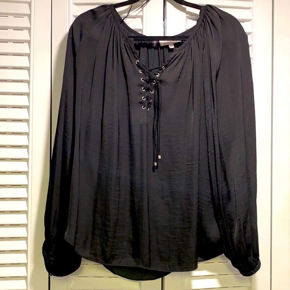 Black flowy top (Jennifer Lopez)